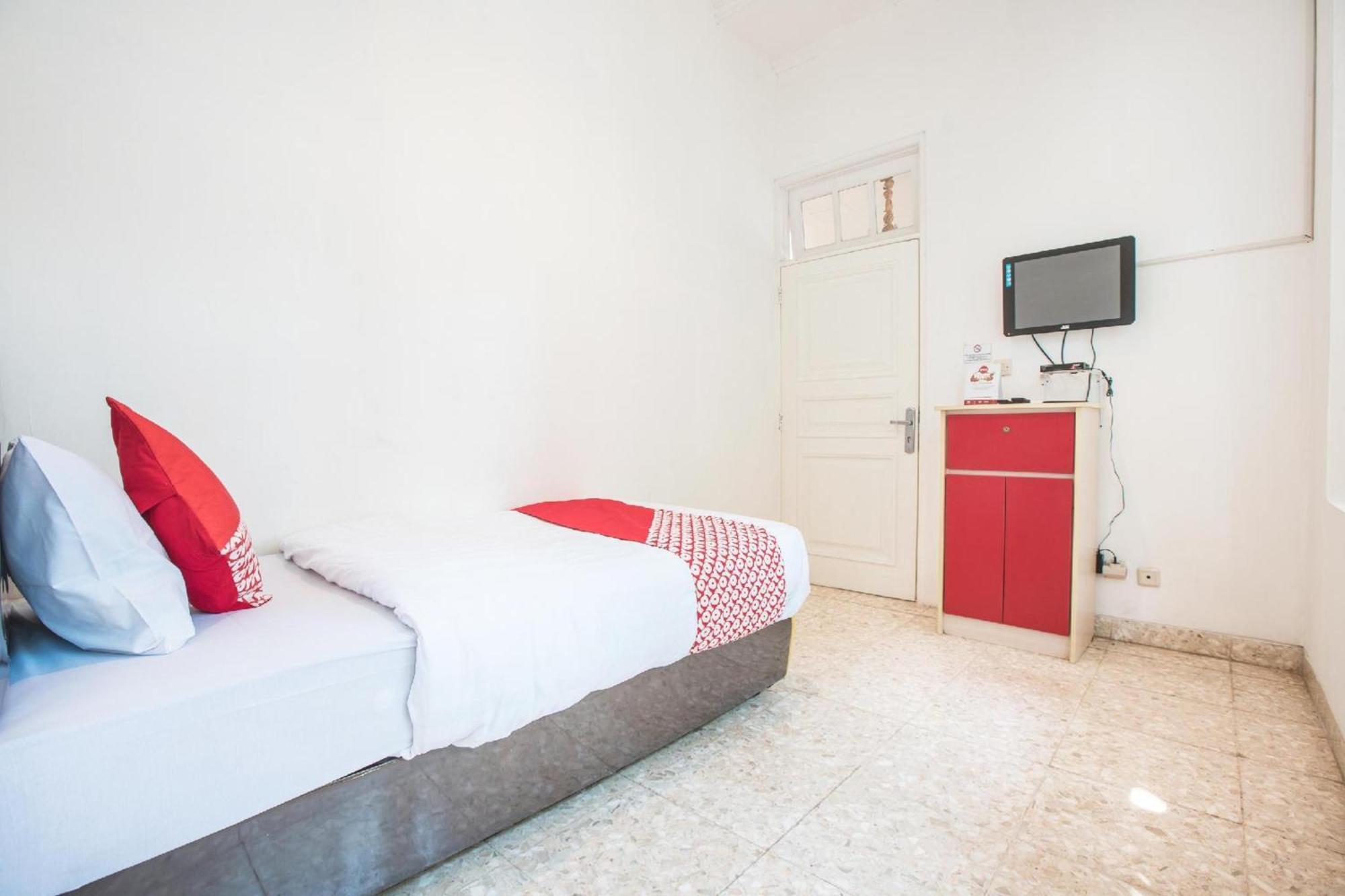 Capital O 332 Residence G17 Kemang Jakarta Exterior photo